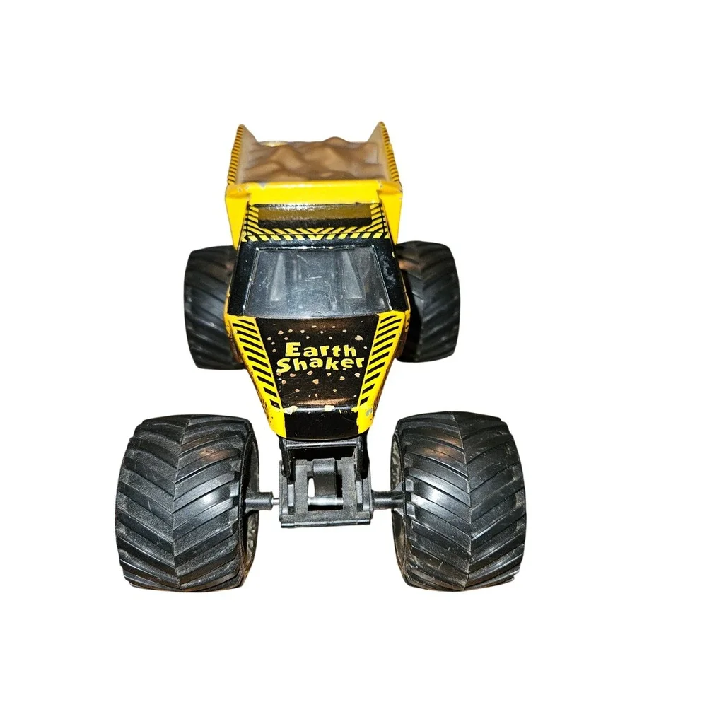 Monster Jam Earth Shaker Monster Truck Yellow Black 1:24 Scale Die-Cast Vehicle